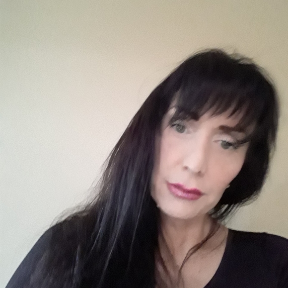 Meet your Posher, Stella James - Picture 2 of 11